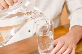 你敢相信吗？这三个时间段尽量不要喝水，看完之后记得提醒家人！图片