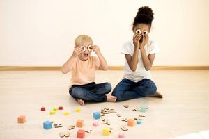 中英文绘本——《I see you》图