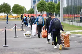 首批新员工入厂！郑州富士康加薪招工追产能图片