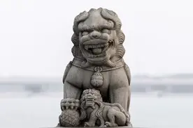 石狮子为什么嘴里有个球，你知道吗？图片