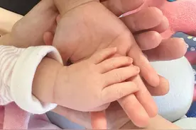 恭喜！38岁港星钟嘉欣宣布三胎产女：我在家自然分娩，大小平安图片