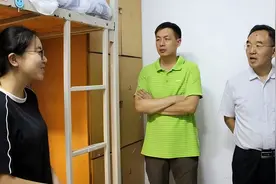 河南一高校试行“男女同宿”，女生提出不满，男生：我也不乐意呀图片