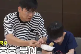 结婚5年异地分居18个月，于晓光的卑微和心累写在了脸上图片