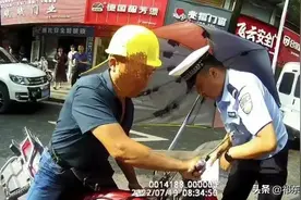 【百日行动】男子骑摩托车冲卡伤人，行政拘留10日！图片