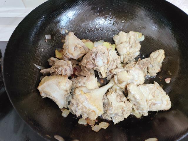 用鸭肉炖汤，记住“3个要”，没腥味，汤浓鲜美，比鸡汤喝着香