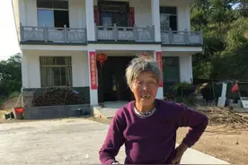 安徽农妇捡回被弃6次女婴，靠捡破烂养大，养女送上双层别墅报答图片