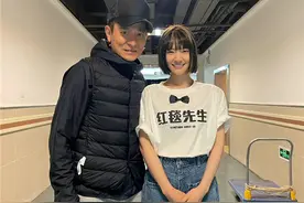 TVB老戏骨曝刘德华在内地拍戏随时带保镖，每天有8个人围着他转图片