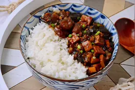 让舌尖痛快的美味，教你营养解馋的茄子黄豆焖饭，孩子嚷着吃不够图片