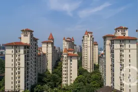 江西一小区200个地下人防车位使用权之争：先判给业委会后又改判给开发商，检察院受理监督图片