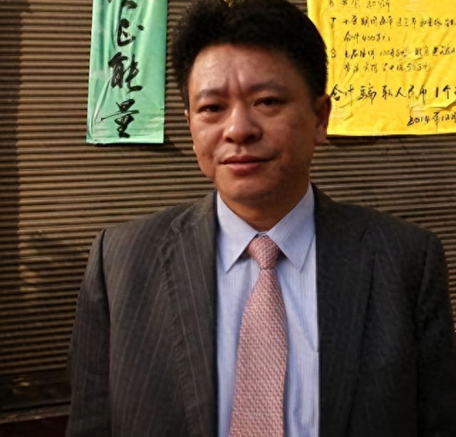 大师王林为几十名女星"床上开光"，一丝不挂用酒画符，场面炸裂！