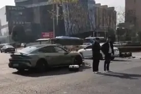 宁波交警通报一小型汽车与电动自行车碰撞：致电动车驾驶员受伤，已送医救治图片