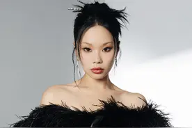 “莫加戴”倾情加盟！万妮达为海峡青年节峰会热力献唱！图片