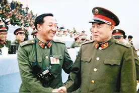 李德生担任总政治部主任，两位副主任是谁？其中一位比他军衔还高图片