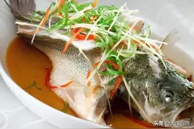 不管蒸什么鱼，不要抹盐抹料酒，教你正确做法，鲜香滑嫩还不腥图片