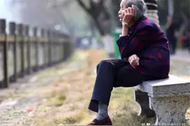 老了指望谁？大爷说出了很多老人不敢说的话，真的很真实图片