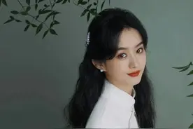 央视五四晚会女明星造型，赵丽颖改良旗袍惊艳，关晓彤总算穿对了图片