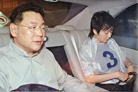 身家137亿美元，首谈女星高尔夫球八卦，71岁刘銮雄早把女人看透图片