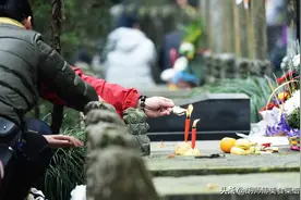 83岁爷爷叮嘱：清明祭祖有大讲究，这3类水果不能摆，不吉利图片