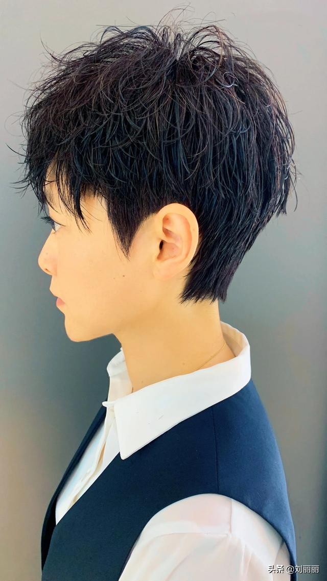 女士短发别乱剪,最火的还是这4种,剪完就是不一样