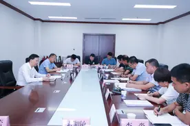 陕西省工信厅党组书记、厅长陈忠参加厅办公室主题教育专题组织生活会图片