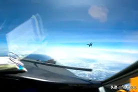 中美军机南海交锋，歼-16横切美军侦察机，台湾网友的评论一边倒图片