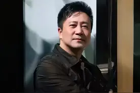 他画了幅“裸女图”，因太美被盗上千万次，有人强行给它添衣服图片