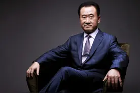 王健林专属女秘书：学历不高，却年薪百万月休15天，有何过人之处图片