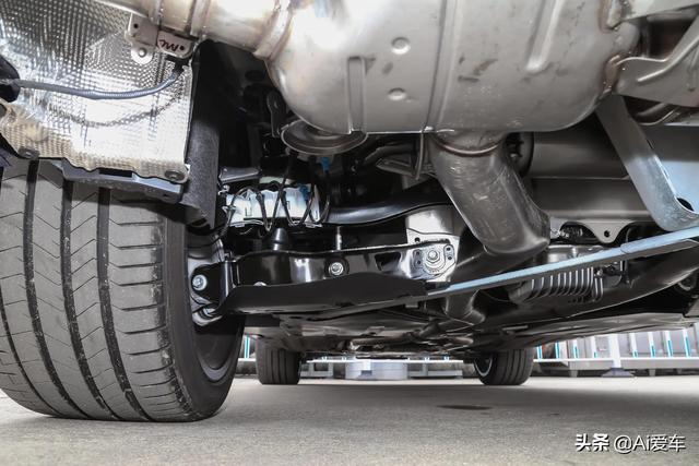 V8双涡轮大宝马SUV，原装进口带4驱，轻松超跑车，带你看宝马X5 M