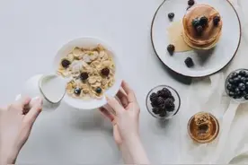 @早上没食欲的人：这8个原因或许能给你答案图片