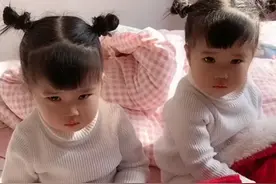江苏一妈妈教育双胞胎女儿，两人反应让网友打抱不平：老二不服气图片