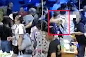 上海女孩在水果店被榴莲砸伤脸部，付两千元医疗费后老板失联图片