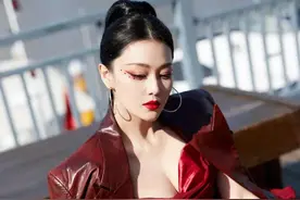 影星张馨予人生赢家，何捷夫妇女儿三岁，张馨予罕见晒美照。图片