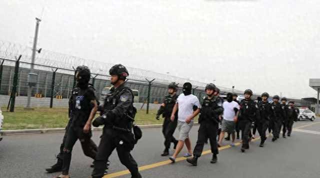 中国警察直击缅北：嘎腰子10个园区全军覆没！规模前所未有的行动