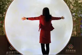 回湖北过年，姐夫姐姐请客吃饭，满满一桌子家乡味，真香！图片