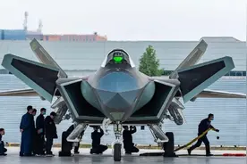 中国陆军82个合成旅，海军装备高超弹空军有歼20，非美日韩能挑战图片