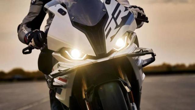 新款宝马公升级跑车S 1000 RR欧洲发布 加装空力套件/动力小涨