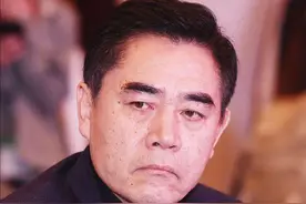老戏骨陈宝国：中年被失眠困扰，如今明星儿子又成了他的心病图片
