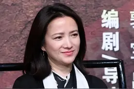 看了何晴60岁的中年状态，我发现：九十年代内地第一美不是白吹的图片