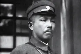 她与老师日久生情，向丈夫提出离婚，次日，丈夫下属：送你上路图片