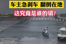 电动车紧急刹车，先捏前刹还是后刹？告诉你答案，关键时候很有用图片