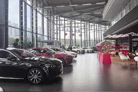 海岛车周刊·车市体验官丨沉浸式进店体验奔驰授权4S店：同一品牌 服务有差别图片