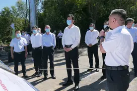 靳国卫就广州街跨小凌河特大桥建设工程进行现场办公强调：高质高效推进工程建设 确保大桥按时竣工通车图片