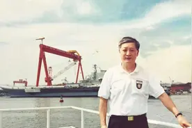 当年花1亿买航母送祖国，濒临破产的爱国商人，现状如何了？图片