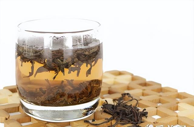 十大最难喝饮料之一的东方树叶凭啥能连卖十年（东方树叶）