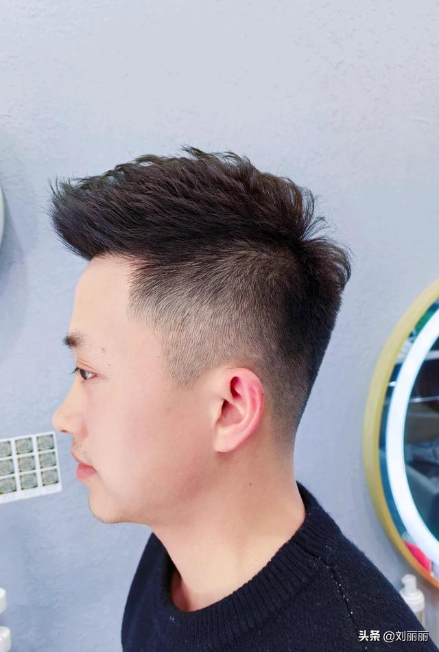 长脸适合寸头吗男,容易被女生"反感"的3种男生发型,尽量别留!