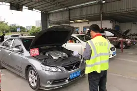 “取消年检”呼声逐渐高涨，检测员被车主反问：检不检的有必要？图片