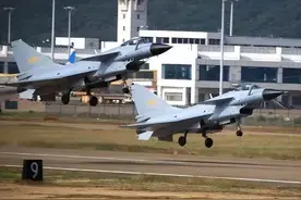 假如中美开战，美方至少有10万名飞行员能上战场，我国能有多少？图片