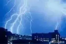 安徽芜湖一广场上多人遭雷击！2人身亡，雷电致死率并不高？图片