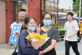 一声铃响，高考结束了！图片