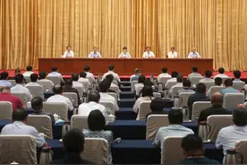 张宝娟在邗江区领导干部会议上强调：接续奋斗开新局 敢为善为争一流，全力推动各项事业发展再上新台阶图片